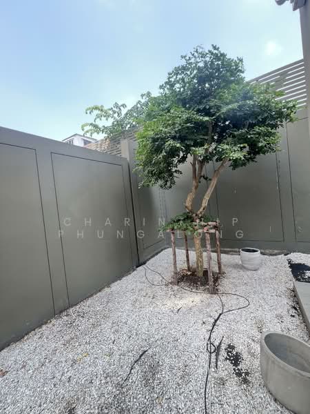For sale/rent: 3.5-story home office at MYST Onnut-Srinakarin., Bangkok, อ่อนนุช 64, Suan Luang, Suan Luang, Bangkok, 4 Bedrooms, 400 sqm, Townhouse For Rent, by Charinthip Phungalong, 500178808 - DDproperty.com