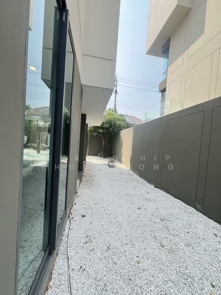 For sale/rent: 3.5-story home office at MYST Onnut-Srinakarin., Bangkok, อ่อนนุช 64, Suan Luang, Suan Luang, Bangkok, 4 Bedrooms, 400 sqm, Townhouse For Rent, by Charinthip Phungalong, 500178808 - DDproperty.com