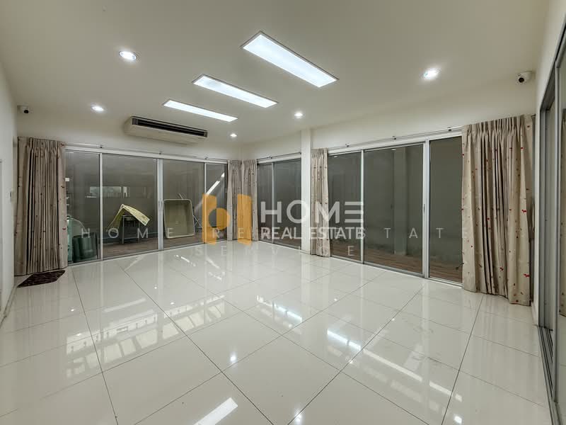 Noble Cube Pattanakarn, Bangkok, Phatthanakan Road, Suan Luang, Suan Luang, Bangkok, 3 Bedrooms, 185 sqm, Townhouse For Sale, by HOME Real Estate Service, 500178815 - DDproperty.com