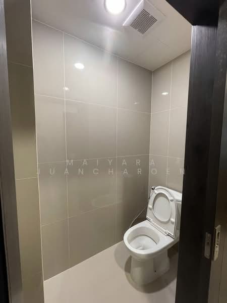 XT Huaikhwang, Bangkok, 244 Ratchadaphisek Road, Huai Khwang, Huai Khwang, Bangkok, 1 Bedroom, 30 sqm, Condo For Rent, by Maiyara Juancharoen, 500178825 - DDproperty.com