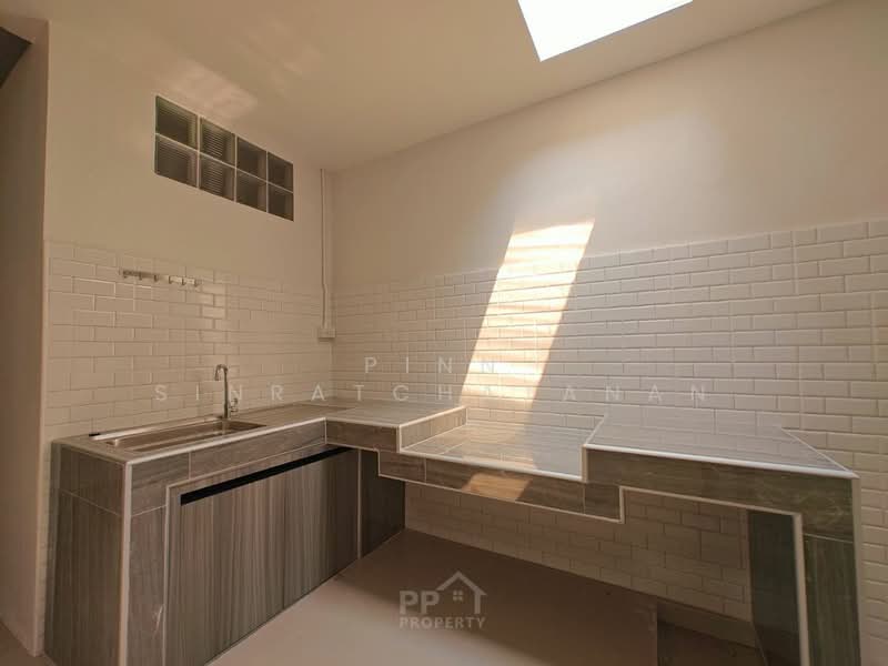 Soi Thoet Rachan 41, Bangkok, เลียบคูนายกิมสาย 1, Si Khan, Don Mueang, Bangkok, 2 Bedrooms, 170 sqm, Townhouse For Sale, by Pinn Sinratchatanan, 500178829 - DDproperty.com