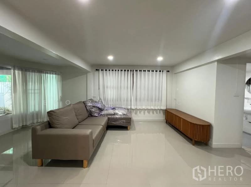 ให้เช่า บ้านเดี่ยว 3 ห้องนอน หมู่บ้านสัมมากร รามคำแหง สะพานสูง กรุงเทพฯ hre00361, กรุงเทพ, สะพานสูง, สะพานสูง, กรุงเทพ, 230 ตร.ม., บ้านเดี่ยว ให้เช่า, โดย Hero Realtor Co., Ltd., 500178874 - DDproperty.com