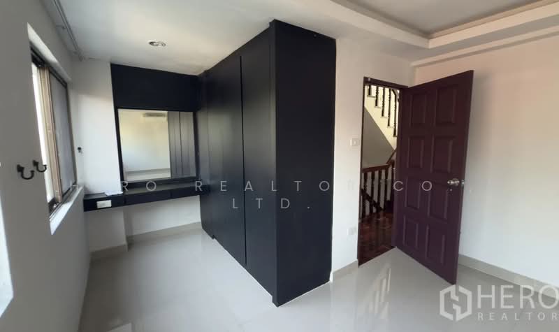 For rent 3 Bedroom Townhouse in Khlong Tan Nuea, Watthana, Bangkok BTS Thonglor hre00363, Bangkok, Khlong Tan Nua, Watthana, Bangkok, 3 Bedrooms, 250 sqm, Townhouse For Rent, by Hero Realtor Co., Ltd., 500178897 - DDproperty.com