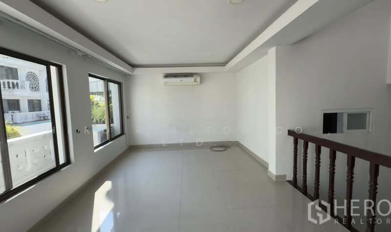 For rent 3 Bedroom Townhouse in Khlong Tan Nuea, Watthana, Bangkok BTS Thonglor hre00363, Bangkok, Khlong Tan Nua, Watthana, Bangkok, 3 Bedrooms, 250 sqm, Townhouse For Rent, by Hero Realtor Co., Ltd., 500178897 - DDproperty.com
