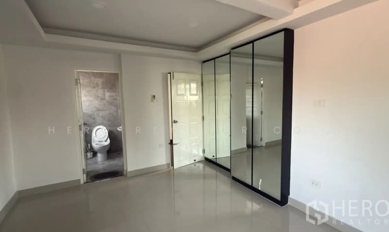 For rent 3 Bedroom Townhouse in Khlong Tan Nuea, Watthana, Bangkok BTS Thonglor hre00363, Bangkok, Khlong Tan Nua, Watthana, Bangkok, 3 Bedrooms, 250 sqm, Townhouse For Rent, by Hero Realtor Co., Ltd., 500178897 - DDproperty.com