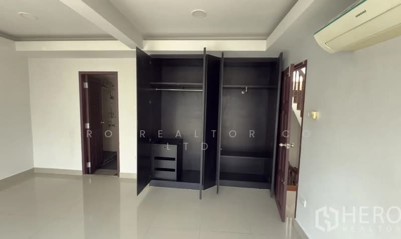 For rent 3 Bedroom Townhouse in Khlong Tan Nuea, Watthana, Bangkok BTS Thonglor hre00363, Bangkok, Khlong Tan Nua, Watthana, Bangkok, 3 Bedrooms, 250 sqm, Townhouse For Rent, by Hero Realtor Co., Ltd., 500178897 - DDproperty.com