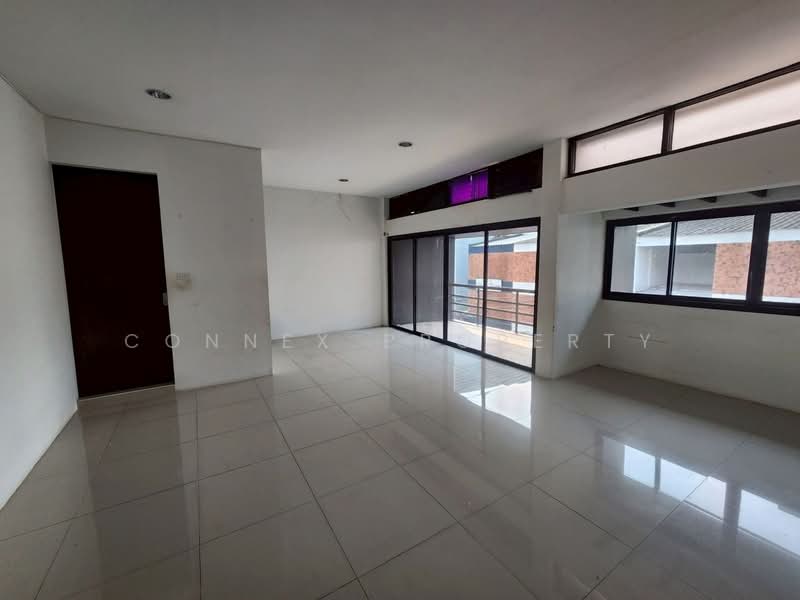 3-story home office in Ari Townhouse Sukhumvit 26 project., Bangkok, สุขุมวิท, Khong Tan, Khlong Toei, Bangkok, 4 Bedrooms, 250 sqm, Townhouse For Rent, by Connex Property, 500178917 - DDproperty.com