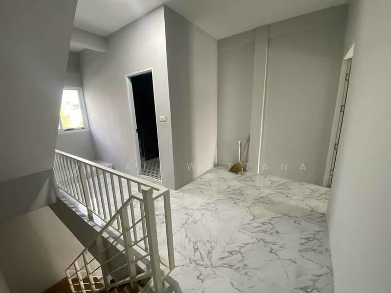 4-BR Townhouse, Bangkok, Bangko, Chom Thong, Bangkok, 4 Bedrooms, 220 sqm, Townhouse For Sale, by Vinai  Wattana, 500178940 - DDproperty.com