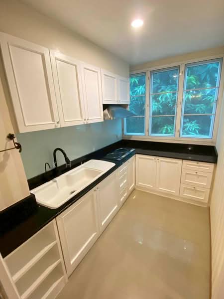 For Rent - Townhome for Rent, 300 meters from BTS National Stadium (SPSJP180), Bangkok