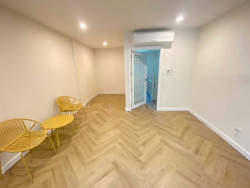 For Rent - Townhome for Rent, 300 meters from BTS National Stadium (SPSJP180), Bangkok