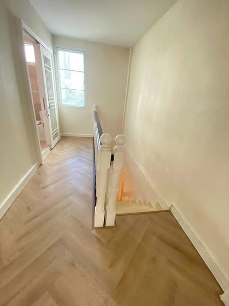 For Rent - Townhome for Rent, 300 meters from BTS National Stadium (SPSJP180), Bangkok