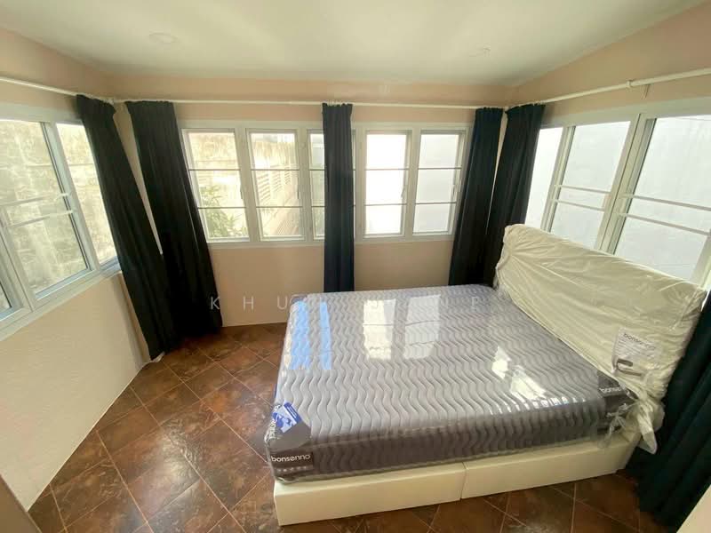 For Rent - Townhome for Rent, 300 meters from BTS National Stadium (SPSJP180), Bangkok