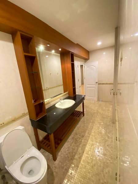 For Rent - Townhome for Rent, 300 meters from BTS National Stadium (SPSJP180), Bangkok