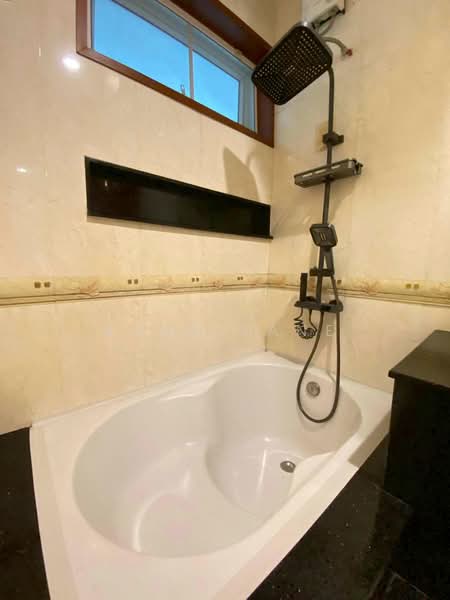 For Rent - Townhome for Rent, 300 meters from BTS National Stadium (SPSJP180), Bangkok