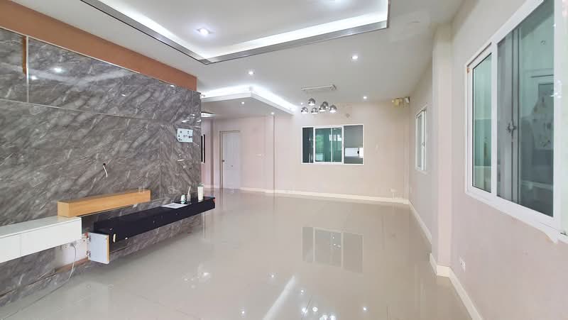 MIND Pinklao-Charan, Nonthaburi, Bang Kruai-Sai Noi Road 17, Bang Si Thong, Bang Kruai, Nonthaburi, 5 Bedrooms, 250 sqm, Single Detached House For Sale, by ยลศิริ ศรีสกุล, 500179120 - Mind ปิ่นเกล้า-จรัญฯ - DDproperty.com