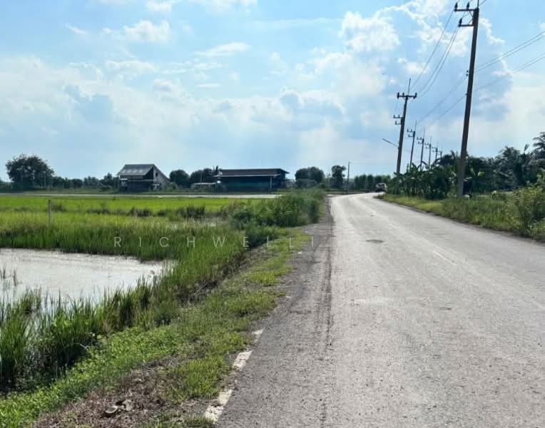 For Sale - Land for sale in Don Ko Ka, 2 rai, Khlong 21, adjacent to a paved road, near Road 5006 (1.2 km),, Chachoengsao