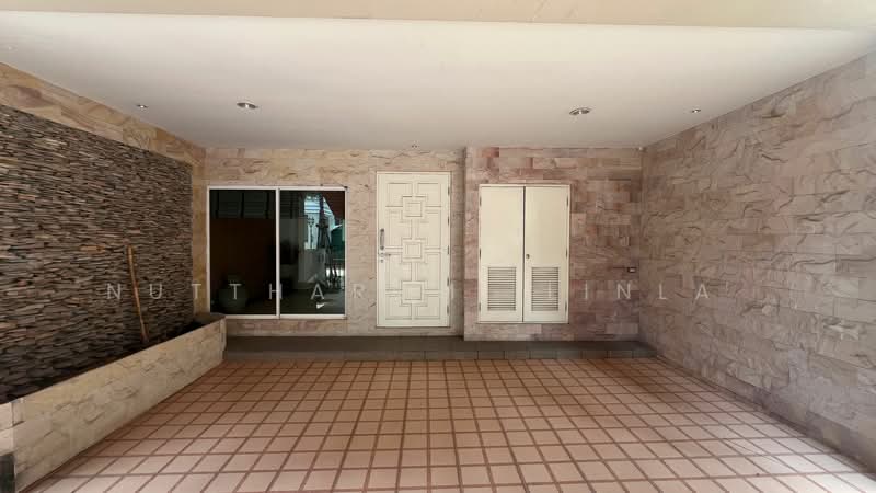 Baan Klang Krung Thonglor : บ้านกลางกรุงทองหล่อ, กรุงเทพ, 55 ซอยสุขุมวิท 55, คลองตันเหนือ, วัฒนา, กรุงเทพ, 330 ตร.ม., ทาวน์เฮ้าส์ ขาย, โดย Nuttharom  Linla , 500179497 - DDproperty.com