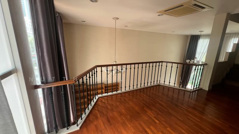 Baan Klang Krung Thonglor, Bangkok, 55 Soi Sukhumvit 55, Khlong Tan Nua, Watthana, Bangkok, 4 Bedrooms, 330 sqm, Townhouse For Sale, by Nuttharom  Linla , 500179497 - DDproperty.com