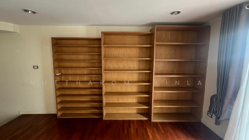 Baan Klang Krung Thonglor, Bangkok, 55 Soi Sukhumvit 55, Khlong Tan Nua, Watthana, Bangkok, 4 Bedrooms, 330 sqm, Townhouse For Sale, by Nuttharom  Linla , 500179497 - DDproperty.com