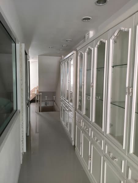 4-BR Townhouse, Bangkok, Phra Kanong Nua, Watthana, Bangkok, 4 Bedrooms, 200 sqm, Townhouse For Sale, by Nuttharom  Linla , 500179510 - DDproperty.com