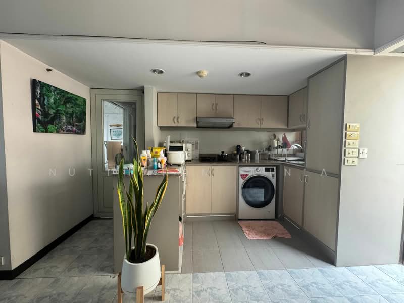 Yada Residential, Bangkok, 16 Phrom Sak Alley, Khlong Tan Nua, Watthana, Bangkok, 1 Bedroom, 61 sqm, Condo For Sale, by Nuttharom Linla , 500179529 - DDproperty.com