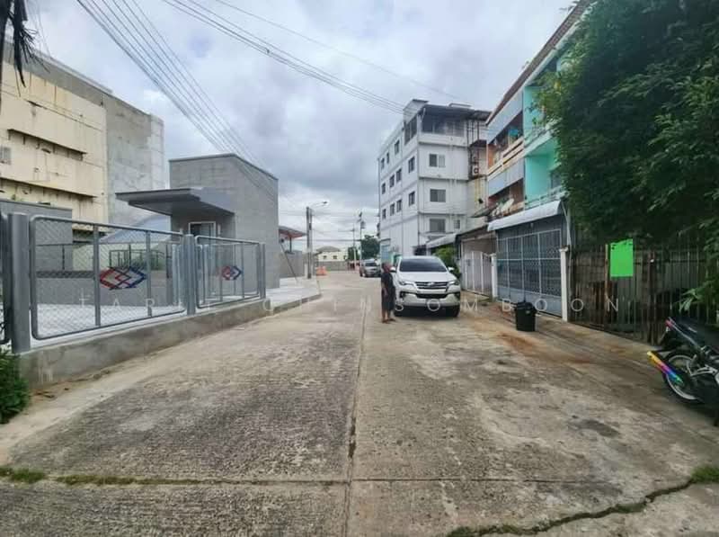 4-BR Townhouse, Bangkok, Hua Mak, Bang Kapi, Bangkok, 4 Bedrooms, 325 sqm, Townhouse For Sale, by Tarit Chinsomboon, 500179633 - DDproperty.com