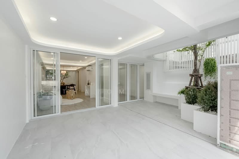 ทาวน์เฮ้าส์ 4-ห้องนอน, กรุงเทพ, คลองตันเหนือ, วัฒนา, กรุงเทพ, 250 ตร.ม., ทาวน์เฮ้าส์ ขาย, โดย Nuttharom Linla , 500179635 - DDproperty.com