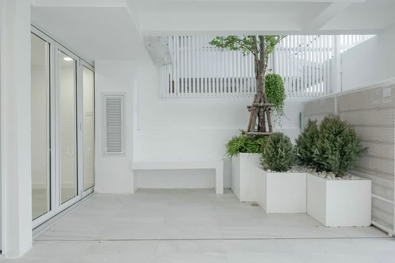 4-BR Townhouse, Bangkok, Khlong Tan Nua, Watthana, Bangkok, 4 Bedrooms, 250 sqm, Townhouse For Sale, by Nuttharom  Linla , 500179635 - DDproperty.com