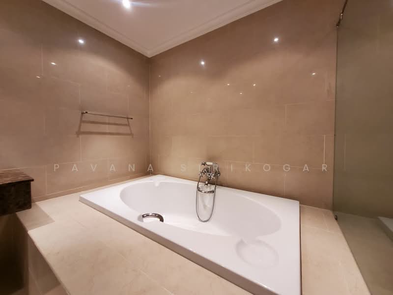 The Cadogan Private Residence, Bangkok, Soi Sukhumvit 39, Khlong Tan Nua, Watthana, Bangkok, 3 Bedrooms, 217 sqm, Condo For Rent, by Pavana Sirikogar, 500179748 - DDproperty.com