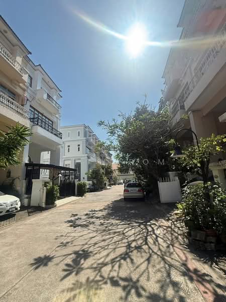City Plus Sukhumvit 50, Bangkok, Soi Sukhumvit 50, Phra Kanong, Khlong Toei, Bangkok, 3 Bedrooms, 220 sqm, Townhouse For Sale, by Nuttharom Linla , 500179778 - DDproperty.com