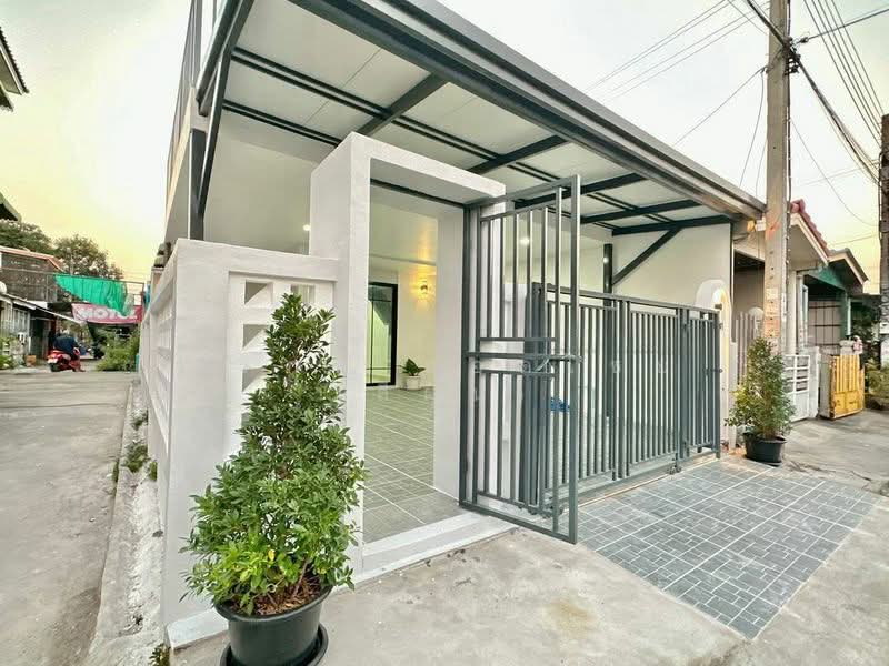 Baan Buathong 4, Nonthaburi, Ban Kluay-Sai Noi Road, Phimonrat, Bang Bua Thong, Nonthaburi, 2 Bedrooms, 96 sqm, Townhouse For Sale, by สรภพ ยอดไชย (สีฝุ่น), 500179807 - DDproperty.com