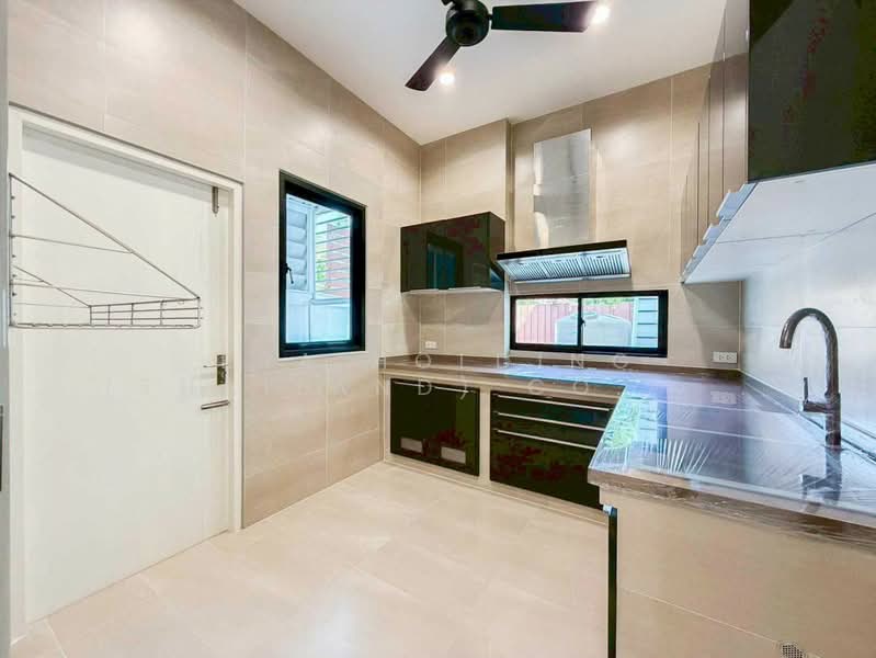 ปทุมธานี คลอง 5, Pathum Thani, Rangsit, Thanyaburi, Pathum Thani, 9 Bedrooms, 600 sqm, Single Detached House For Sale, by ERA Holding (Thailand) Co., Ltd., 500179824 - DDproperty.com