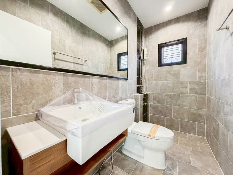 ปทุมธานี คลอง 5, Pathum Thani, Rangsit, Thanyaburi, Pathum Thani, 3 Bedrooms, 330 sqm, Single Detached House For Sale, by ERA Holding (Thailand) Co., Ltd., 500179832 - DDproperty.com