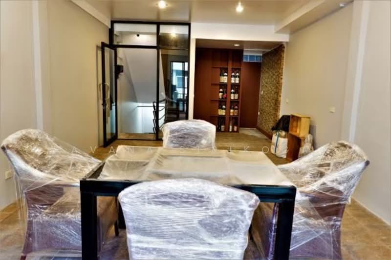 ทาวน์เฮ้าส์ 4-ห้องนอน, กรุงเทพ, คลองตันเหนือ, วัฒนา, กรุงเทพ, 250 ตร.ม., ทาวน์เฮ้าส์ ให้เช่า, โดย Pavana Sirikogar, 500179838 - DDproperty.com