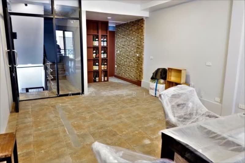 4-BR Townhouse, Bangkok, Khlong Tan Nua, Watthana, Bangkok, 4 Bedrooms, 250 sqm, Townhouse For Rent, by Pavana Sirikogar, 500179838 - DDproperty.com