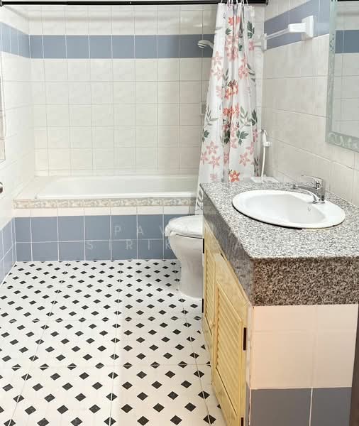 Royal Castle Sukhumvit : รอยัล คาสเซอร์ สุขุมวิท, กรุงเทพ, 30 ซอยสุขุมวิท 39, คลองเตยเหนือ, วัฒนา, กรุงเทพ, 270 ตร.ม., คอนโด ให้เช่า, โดย Pavana Sirikogar, 500179961 - DDproperty.com