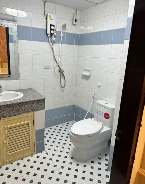 Royal Castle Sukhumvit, Bangkok, 30 Soi Sukhumvit 39, Khlongtoei Nua, Watthana, Bangkok, 5 Bedrooms, 270 sqm, Condo For Rent, by Pavana Sirikogar, 500179961 - DDproperty.com