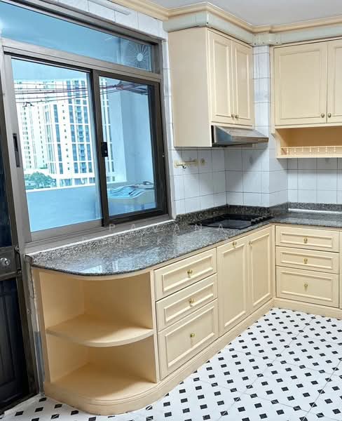 Royal Castle Sukhumvit, Bangkok, 30 Soi Sukhumvit 39, Khlongtoei Nua, Watthana, Bangkok, 5 Bedrooms, 270 sqm, Condo For Rent, by Pavana Sirikogar, 500179961 - DDproperty.com