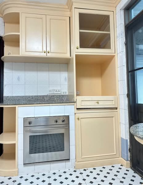 Royal Castle Sukhumvit, Bangkok, 30 Soi Sukhumvit 39, Khlongtoei Nua, Watthana, Bangkok, 5 Bedrooms, 270 sqm, Condo For Rent, by Pavana Sirikogar, 500179961 - DDproperty.com