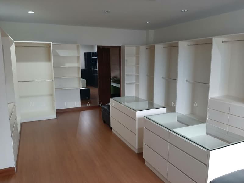 4-BR House, Bangkok, Bang Chak, Phra Khanong, Bangkok, 4 Bedrooms, 2,400 sqm, Single Detached House For Sale, by Nuttharom  Linla , 500179985 - DDproperty.com