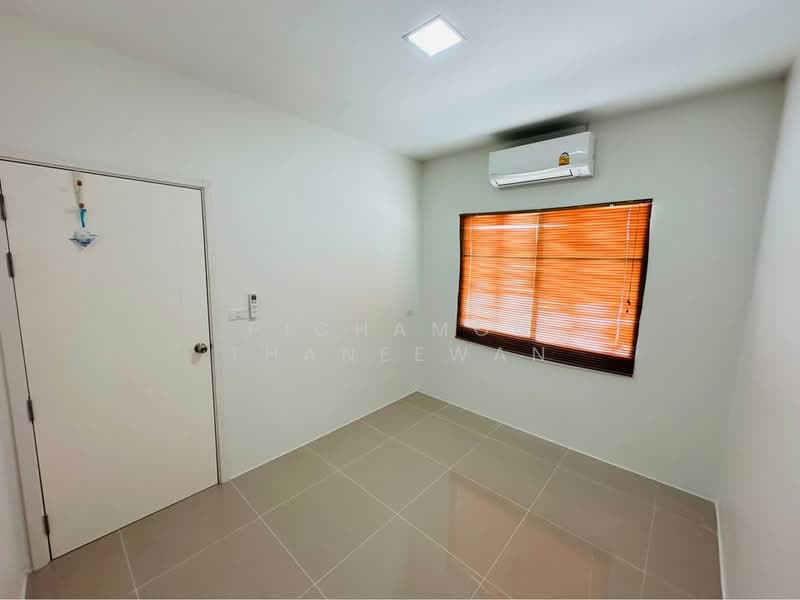 Baanpruksa Latkrabang Chalongkrung, Bangkok, Soi Sangkha Pracha, Lam Phak Chi, Nong Chok, Bangkok, 3 Bedrooms, 103 sqm, Townhouse For Sale, by Pichamon Thaneewan, 500180120 - DDproperty.com