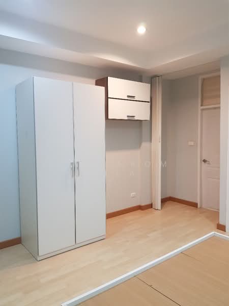 Thanapat Haus Sathorn - Narathiwas, Bangkok, Soi Chuen Chitrung, Nontri Road, Chong Nonsi, Yan Nawa, Bangkok, 3 Bedrooms, 200 sqm, Townhouse For Sale, by Nuttharom  Linla , 500180167 - DDproperty.com