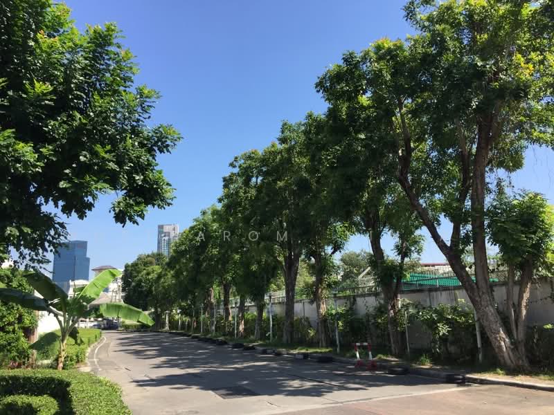 Thanapat Haus Sathorn - Narathiwas, Bangkok, Soi Chuen Chitrung, Nontri Road, Chong Nonsi, Yan Nawa, Bangkok, 3 Bedrooms, 200 sqm, Townhouse For Sale, by Nuttharom  Linla , 500180167 - DDproperty.com