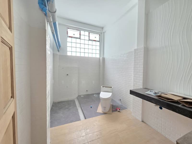 Villa Renovated 10 rooms 300sqm Sriburapa 3 w/garden for business/living, Bangkok, ศรีบูรพา, Khlong Chan, Bang Kapi, Bangkok, 7 Bedrooms, 300 sqm, Single Detached House For Rent, by ศิรภัทร เบญ, 500180236 - DDproperty.com