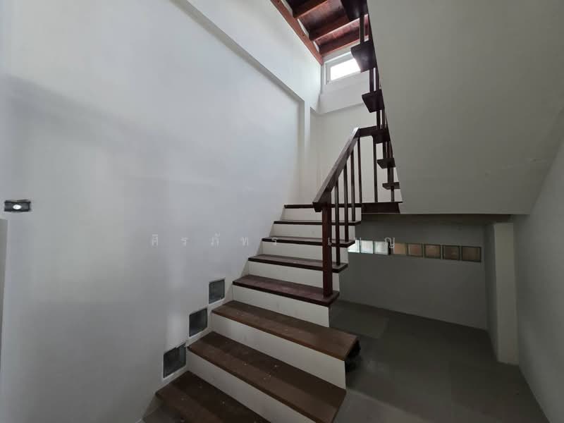 Villa Renovated 10 rooms 300sqm Sriburapa 3 w/garden for business/living, Bangkok, ศรีบูรพา, Khlong Chan, Bang Kapi, Bangkok, 7 Bedrooms, 300 sqm, Single Detached House For Rent, by ศิรภัทร เบญ, 500180236 - DDproperty.com