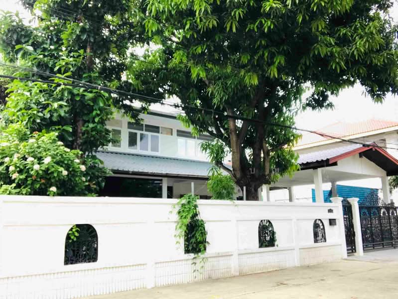 Villa Renovated 10 rooms 300sqm Sriburapa 3 w/garden for business/living, Bangkok, ศรีบูรพา, Khlong Chan, Bang Kapi, Bangkok, 7 Bedrooms, 300 sqm, Single Detached House For Rent, by ศิรภัทร เบญ, 500180236 - DDproperty.com