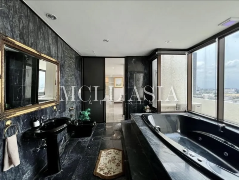 Supalai Place Sukhumvit 39, Bangkok, 175-179 Soi Sukhumvit 39 Sukhumvit Road, Khlong Tan Nua, Watthana, Bangkok, 5 Bedrooms, 409 sqm, Condo For Rent, by Decalf Simon, 500180303 - DDproperty.com