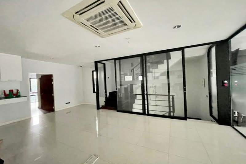 ศรีนครินทร์ 15 สวนหลวง, Bangkok, ศรีนครินทร์, Suan Luang, Suan Luang, Bangkok, , 450 sqm, Office Space For Sale, by คุณนารี, 500180311 - DDproperty.com