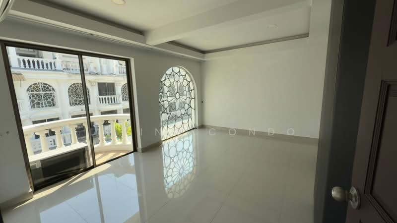 Leo Classic Place, Bangkok, Khlong Tan Nua, Watthana, Bangkok, 3 Bedrooms, 250 sqm, Townhouse For Rent, by Living Condo, 500180324 - DDproperty.com