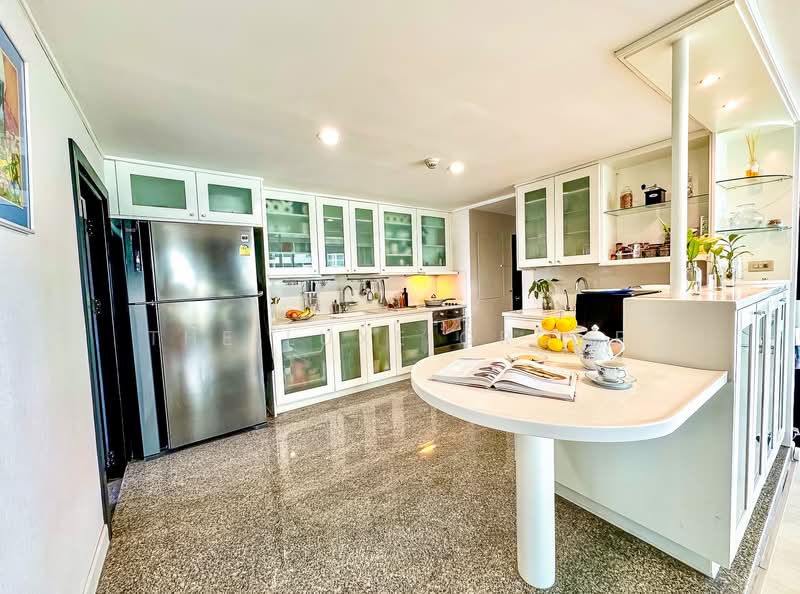 Supalai Place Sukhumvit 39, Bangkok, 175-179 Soi Sukhumvit 39 Sukhumvit Road, Khlong Tan Nua, Watthana, Bangkok, 4 Bedrooms, 409 sqm, Condo For Rent, by The Luxe Group, 500180349 - DDproperty.com